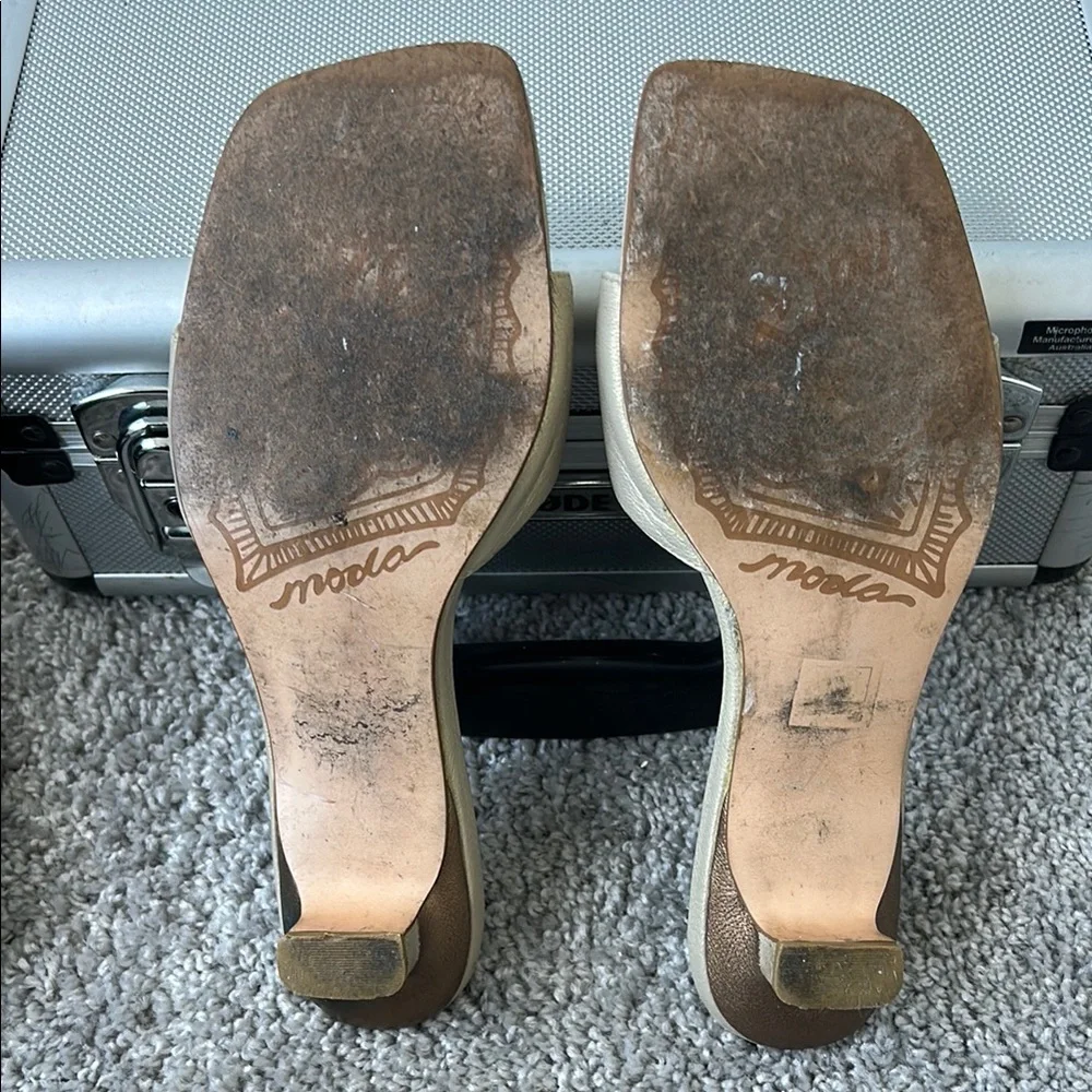 Vintage Moda Women's Cream Slide Sandals‎ VTG